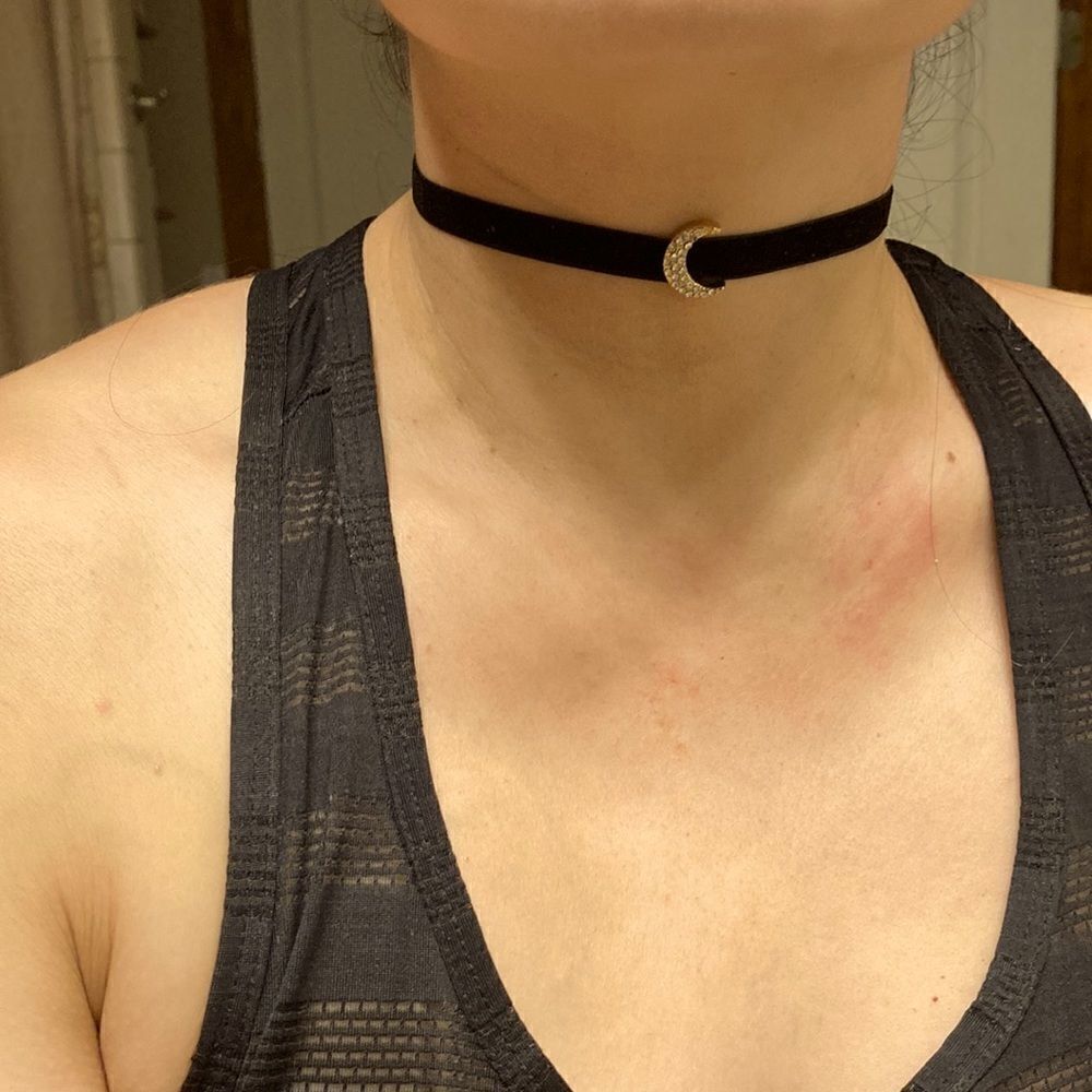 Choker necklace